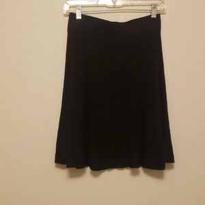 Flowly black mid length skirt